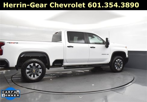 Used 2024 Chevrolet Silverado 2500 Custom w/ Custom Convenience Package image 8
