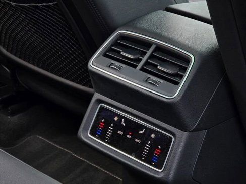 Used 2022 Audi e-tron Premium w/ Convenience Plus Package image 34