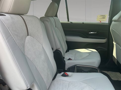 New 2025 Toyota Grand Highlander AWD Hybrid image 18
