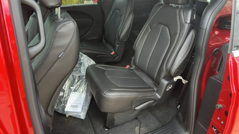 New 2025 Chrysler Voyager LX image 20