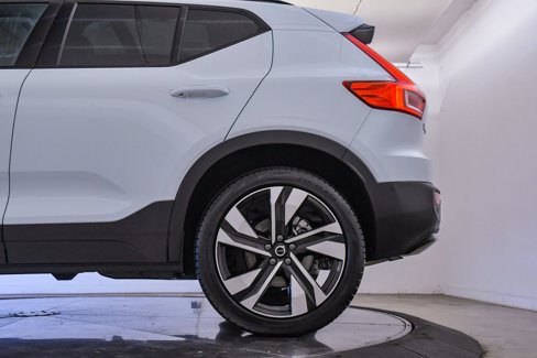 Certified 2025 Volvo XC40 B5 Ultra w/ Climate Package image 10