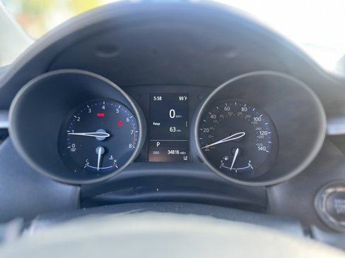 Used 2022 Toyota C-HR XLE image 32