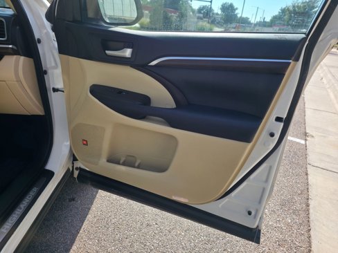 Used 2015 Toyota Highlander Limited image 24