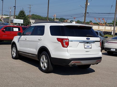 Used 2017 Ford Explorer XLT w/ Equipment Group 202A image 7