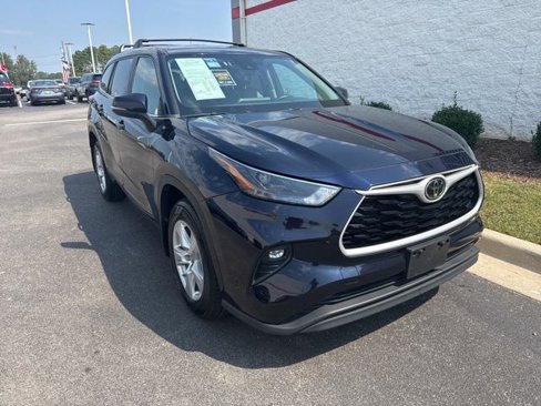 Certified 2023 Toyota Highlander LE image 1