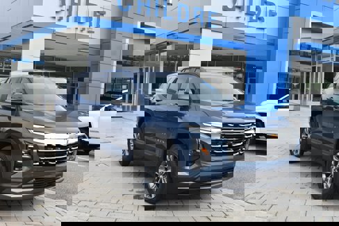 New 2026 Chevrolet Equinox LT w/ Convenience Package II image 1