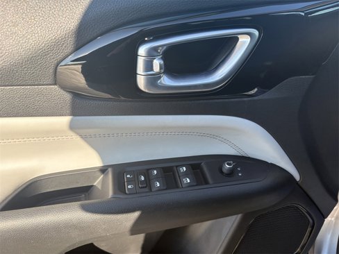 Certified 2022 Jeep Compass Limited image 11