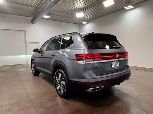 Used 2025 Volkswagen Atlas SE image 35