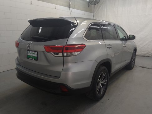 Used 2019 Toyota Highlander LE image 10