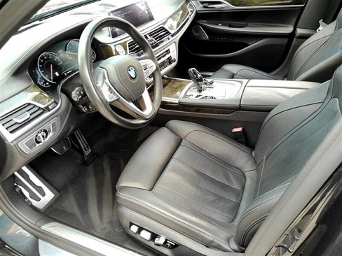 Used 2019 BMW 740i w/ Executive Package image 9