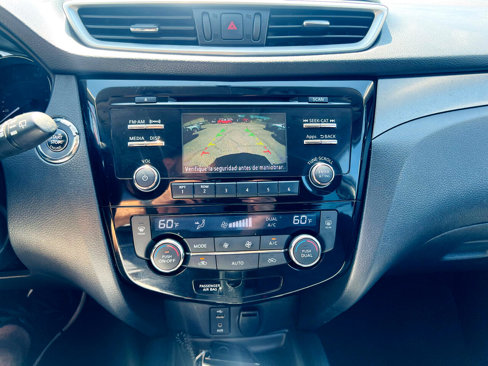 Used 2016 Nissan Rogue SV image 25