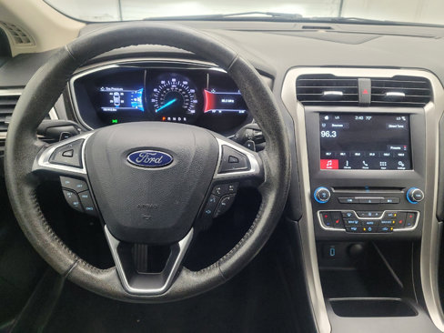 Used 2017 Ford Fusion SE w/ Fusion SE Technology Package image 22