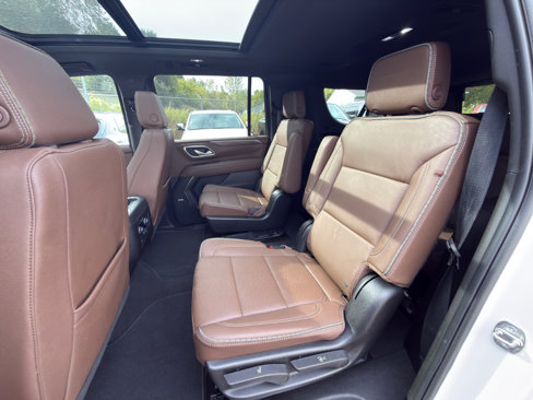 Used 2024 Chevrolet Suburban High Country image 3