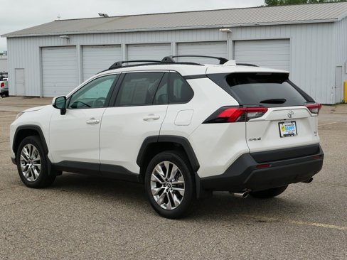 Used 2021 Toyota RAV4 XLE Premium image 5
