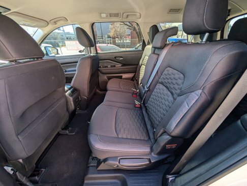 Used 2022 Nissan Pathfinder SV image 17