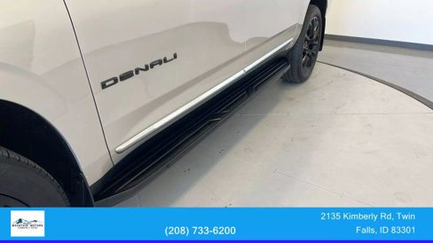 Used 2023 GMC Yukon XL Denali image 12
