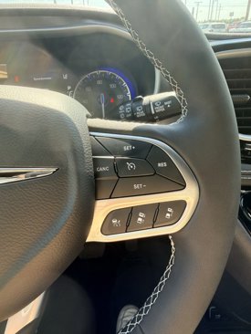 New 2026 Chrysler Pacifica Select image 13