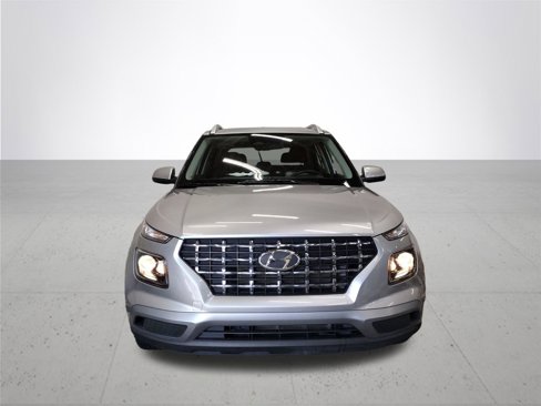 Used 2023 Hyundai Venue SEL image 3