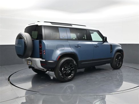Used 2024 Land Rover Defender 110 S image 5