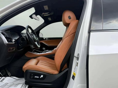 Used 2021 BMW X5 xDrive40i w/ M Sport Package image 12