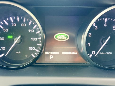 Used 2016 Land Rover Discovery Sport SE image 16