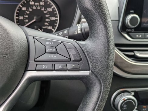 Used 2024 Nissan Altima 2.5 SV image 19