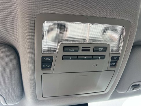 Used 2019 Toyota Highlander XLE image 26