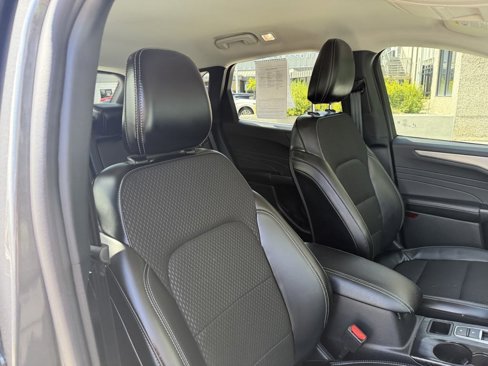 Certified 2025 Ford Escape SE image 28
