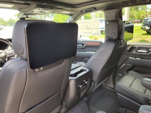 New 2025 GMC Yukon Denali w/ Denali Reserve Package image 6