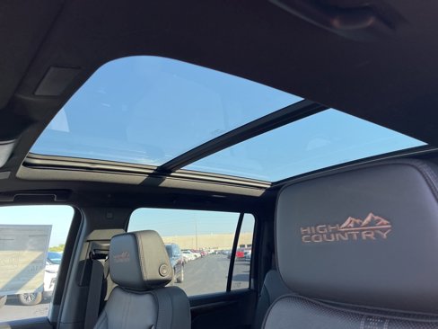 New 2026 Chevrolet Suburban High Country image 8
