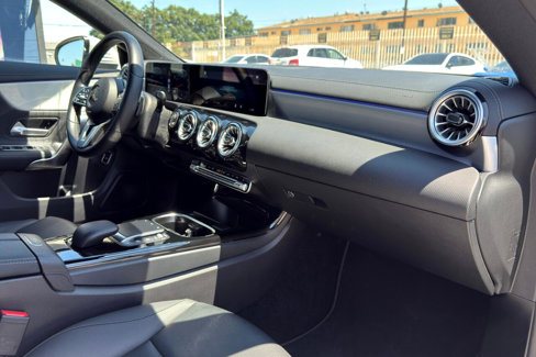 Used 2022 Mercedes-Benz CLA 250 image 17