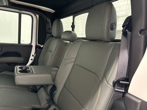New 2025 Jeep Gladiator Mojave image 18