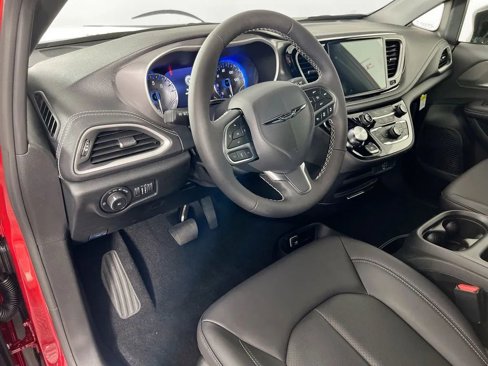 New 2026 Chrysler Pacifica Select image 10