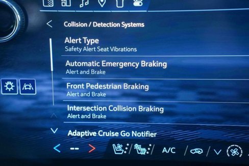 Used 2024 Chevrolet Traverse RS image 49