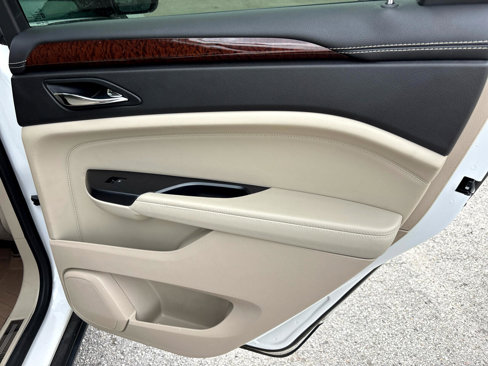 Used 2013 Cadillac SRX Luxury image 25