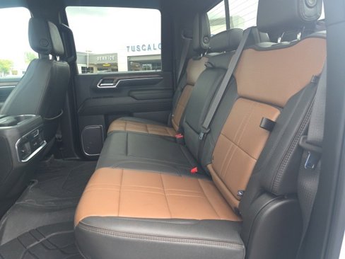 Used 2024 Chevrolet Silverado 2500 High Country w/ High Country Premium Package image 10
