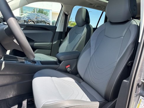 New 2025 Volkswagen Tiguan SE image 9