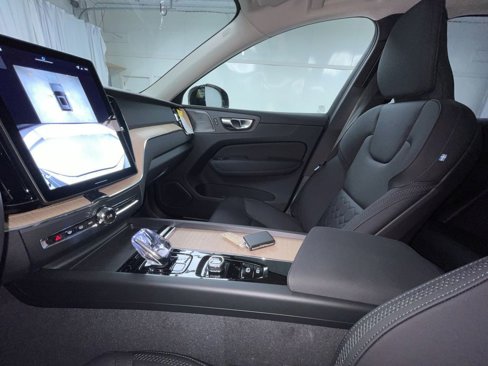 New 2026 Volvo XC60 T8 Plus w/ Protection Package Premier image 4