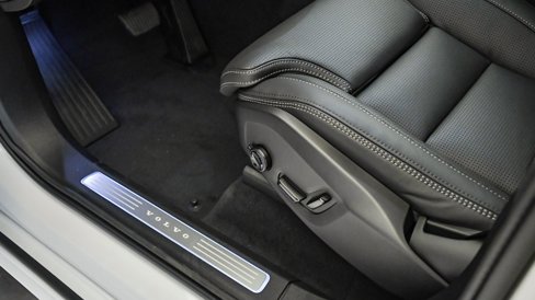 New 2025 Volvo XC90 T8 Plus w/ Protection Package Premier image 24