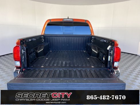 Used 2017 Toyota Tacoma TRD Off-Road w/ Tow Package (A/T) image 30
