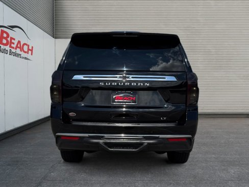 Used 2022 Chevrolet Suburban LT w/ Luxury Package image 7