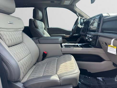 Used 2025 Ford F250 Platinum w/ Platinum Plus Package image 17
