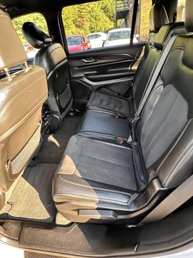 Used 2024 Jeep Grand Cherokee L Laredo image 12