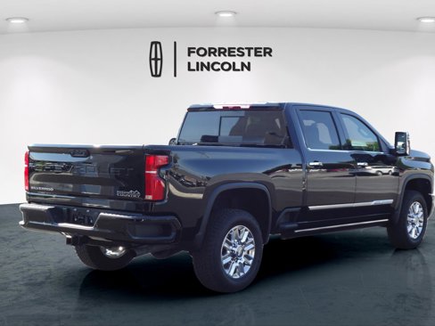 Used 2025 Chevrolet Silverado 2500 High Country image 3