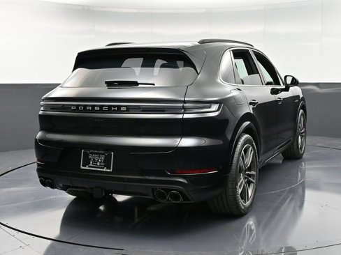 New 2025 Porsche Cayenne Turbo image 8