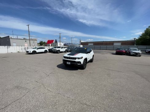 Used 2025 Jeep Compass Trailhawk image 16
