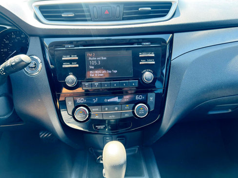 Used 2016 Nissan Rogue SV image 24