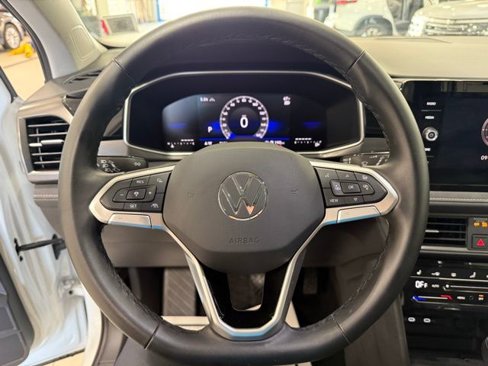 Certified 2025 Volkswagen Taos SE image 12