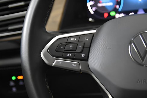 Used 2024 Volkswagen Atlas SE image 19