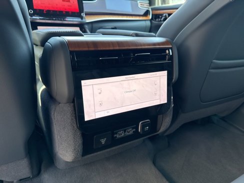 New 2024 Jeep Grand Wagoneer Series III w/ Flexible Seating Group image 18